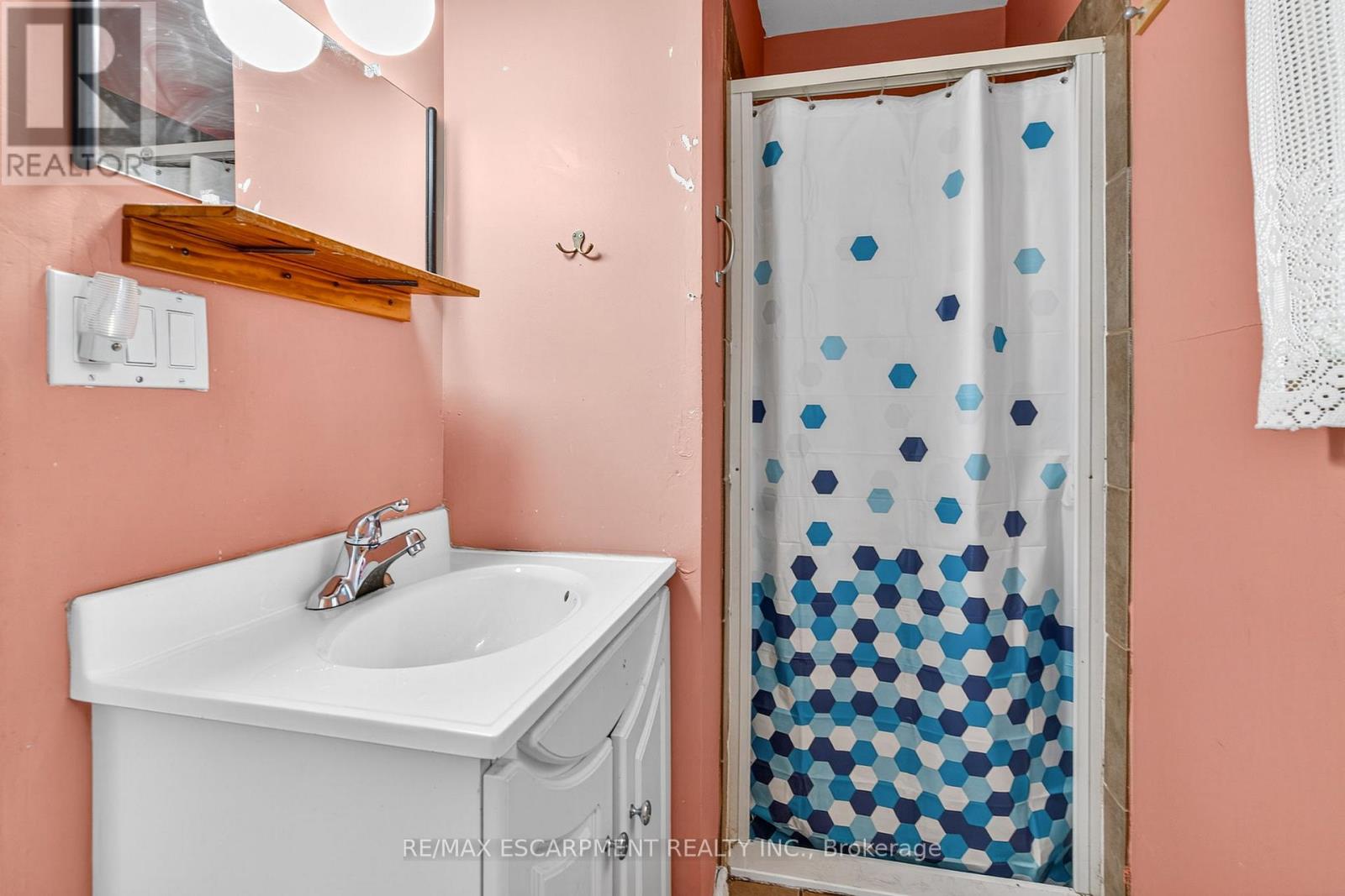 Photo 31 of 146 Normanhurst Avenue W, Hamilton ON