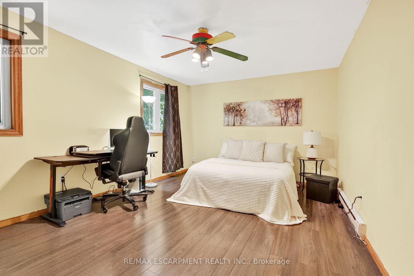Photo 20 of 146 Normanhurst Avenue W, Hamilton ON