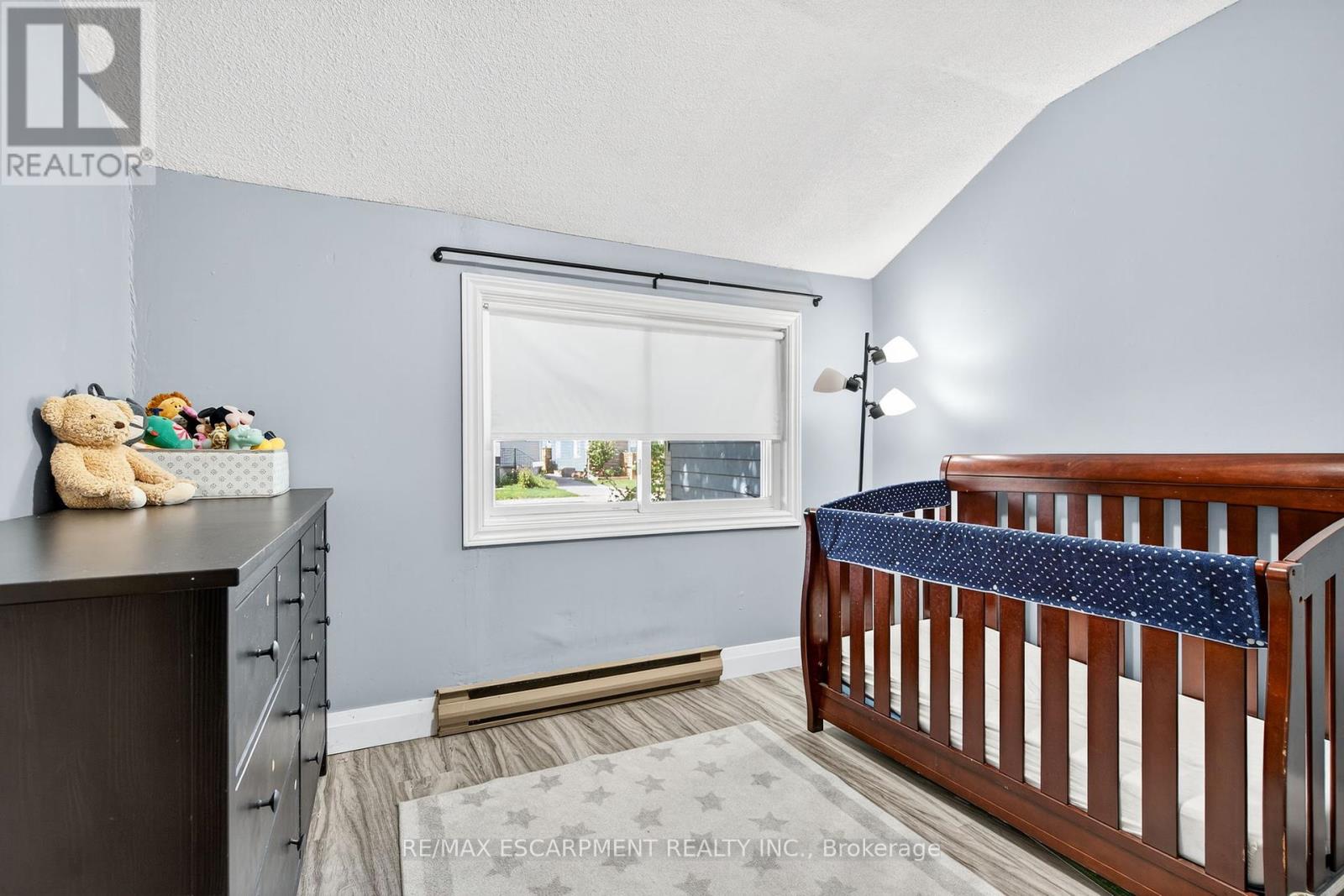 Photo 18 of 146 Normanhurst Avenue W, Hamilton ON