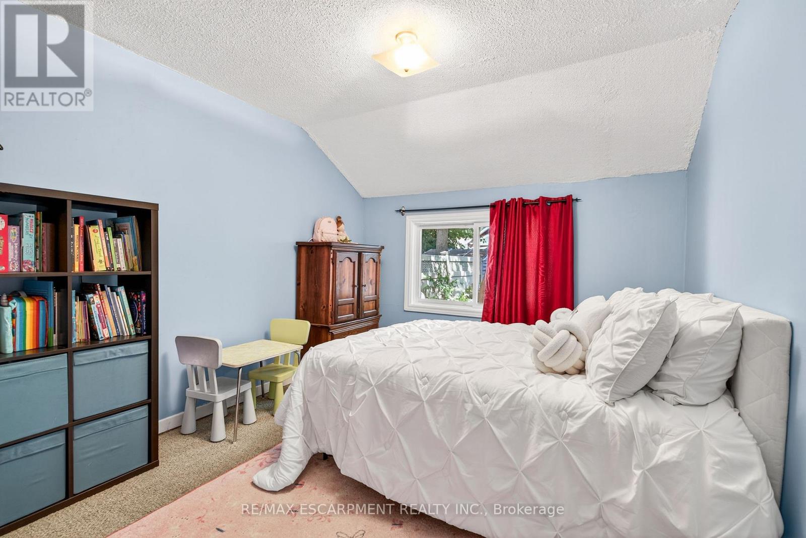 Photo 6 of 146 Normanhurst Avenue W, Hamilton ON