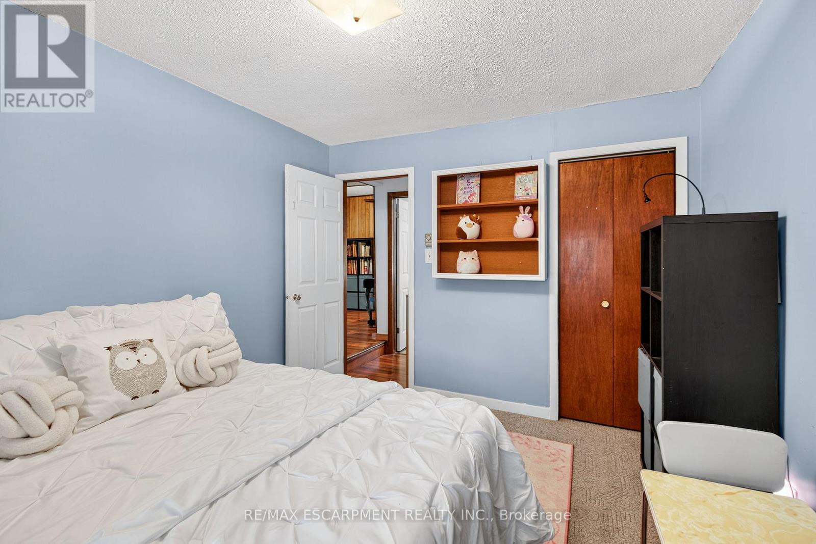 Photo 26 of 146 Normanhurst Avenue W, Hamilton ON