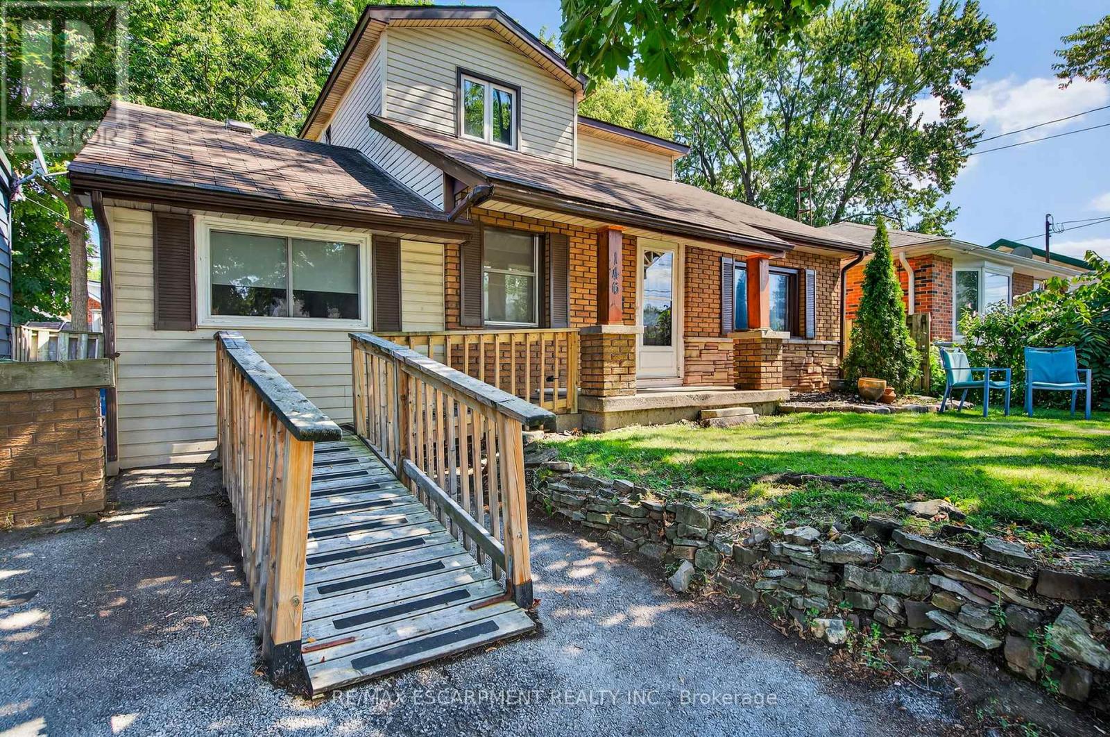 Photo 21 of 146 Normanhurst Avenue W, Hamilton ON