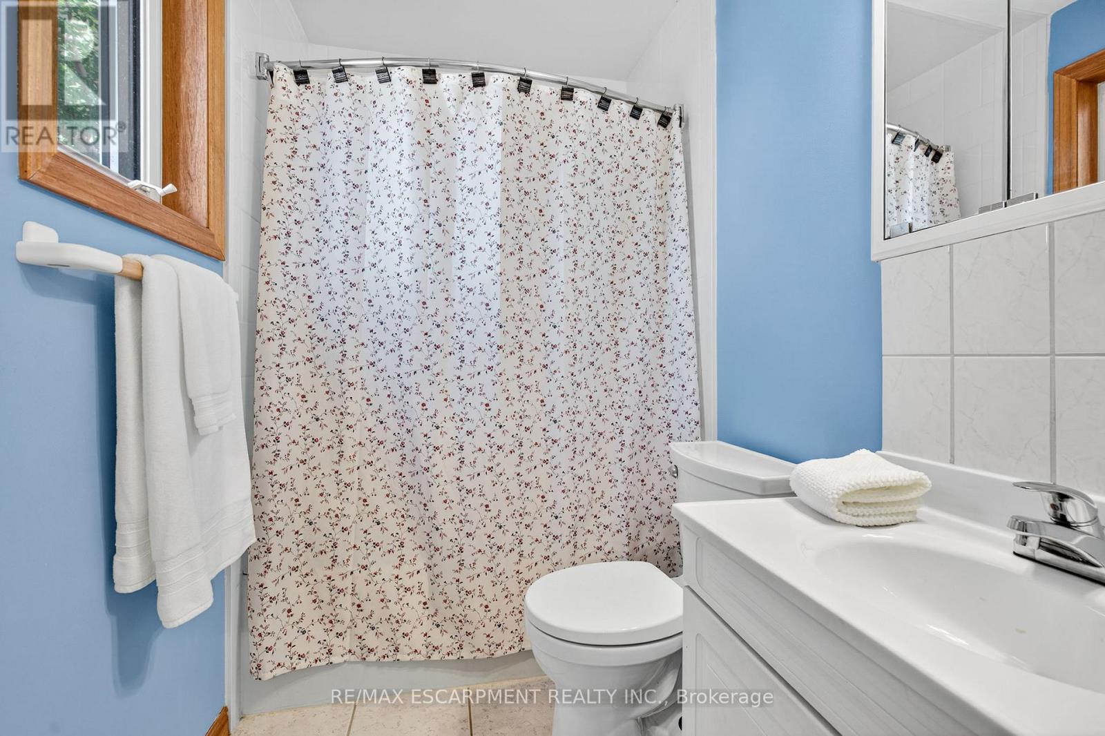 Photo 37 of 146 Normanhurst Avenue W, Hamilton ON