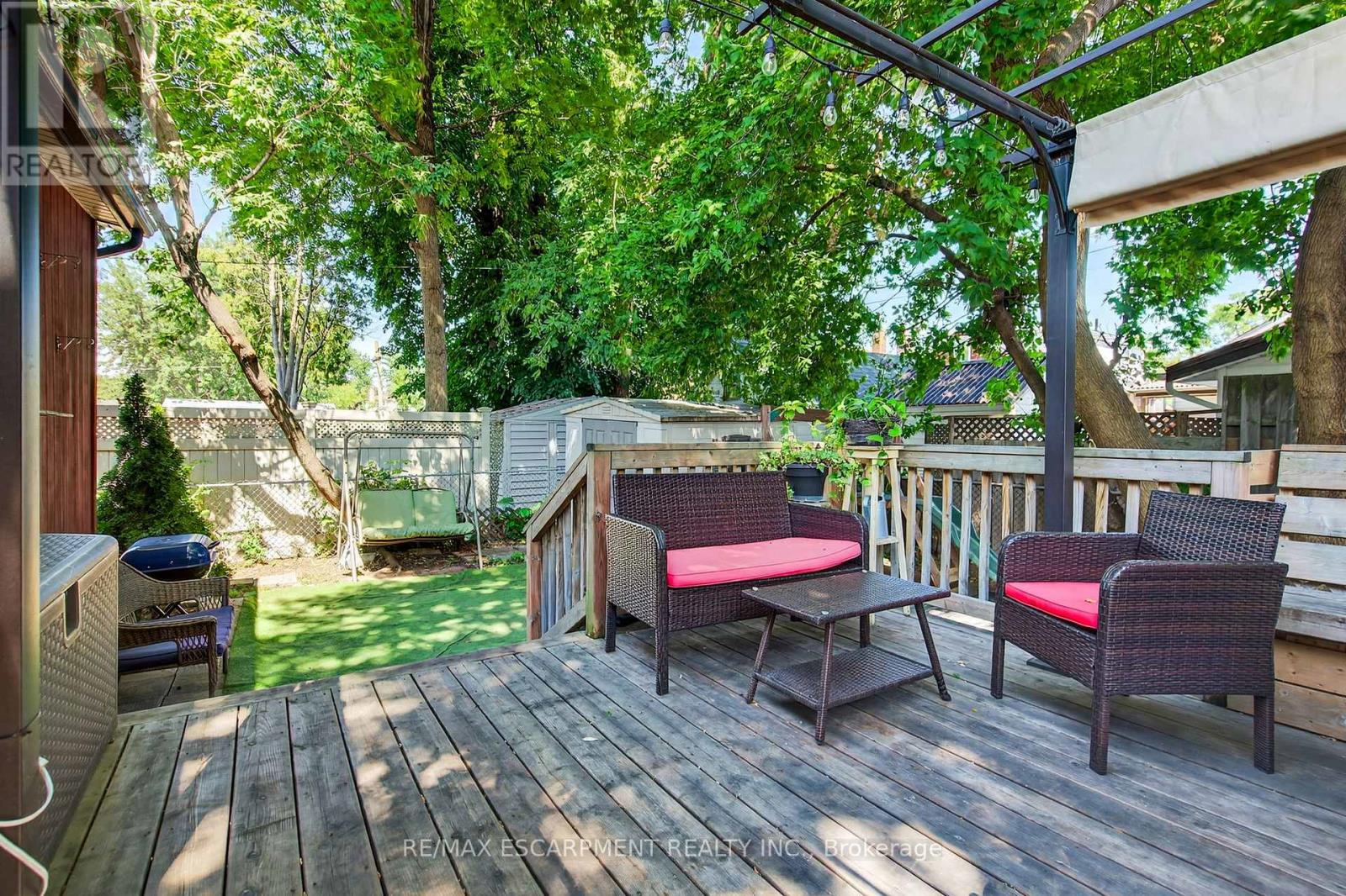 Photo 35 of 146 Normanhurst Avenue W, Hamilton ON