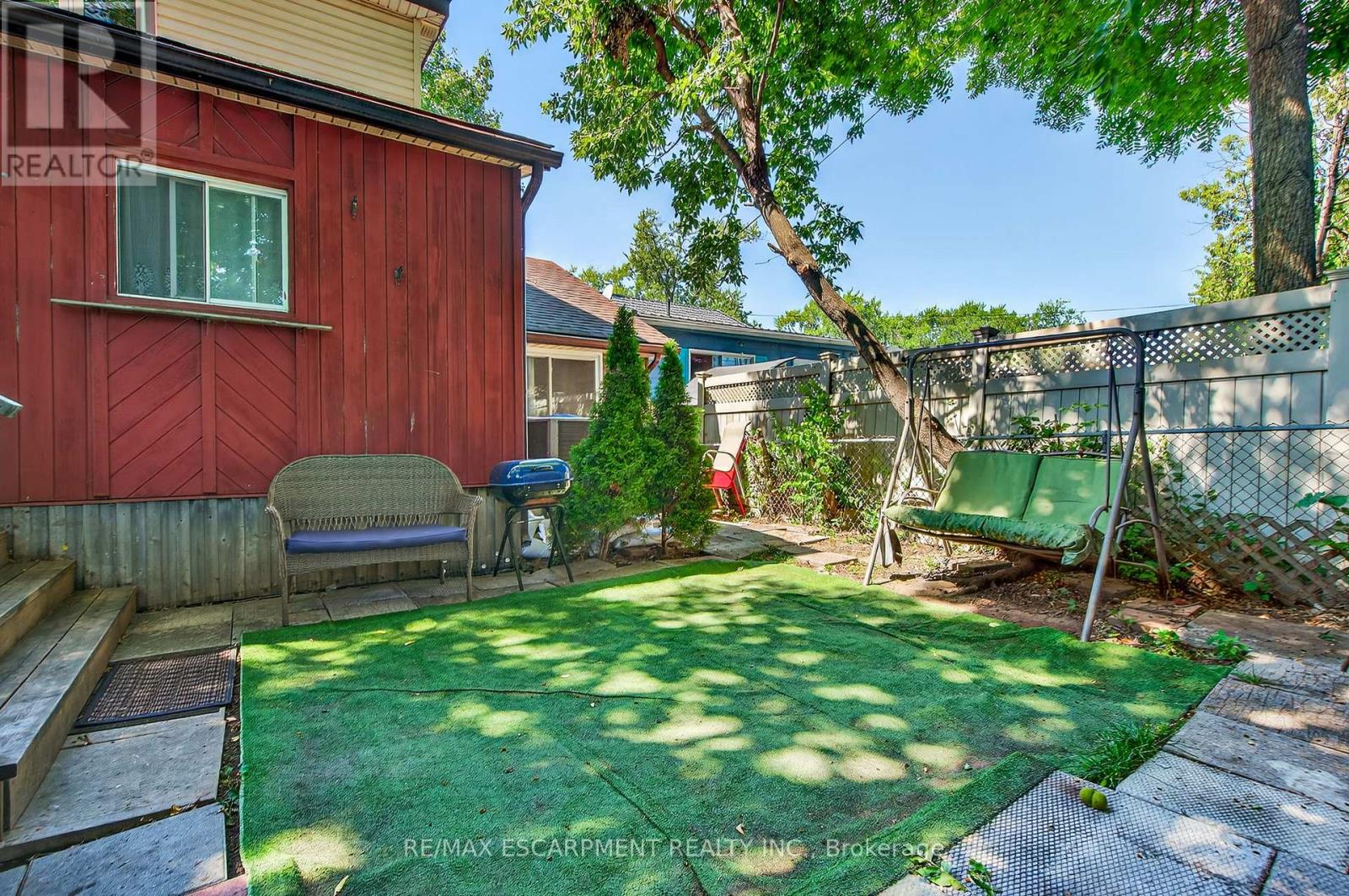 Photo 24 of 146 Normanhurst Avenue W, Hamilton ON