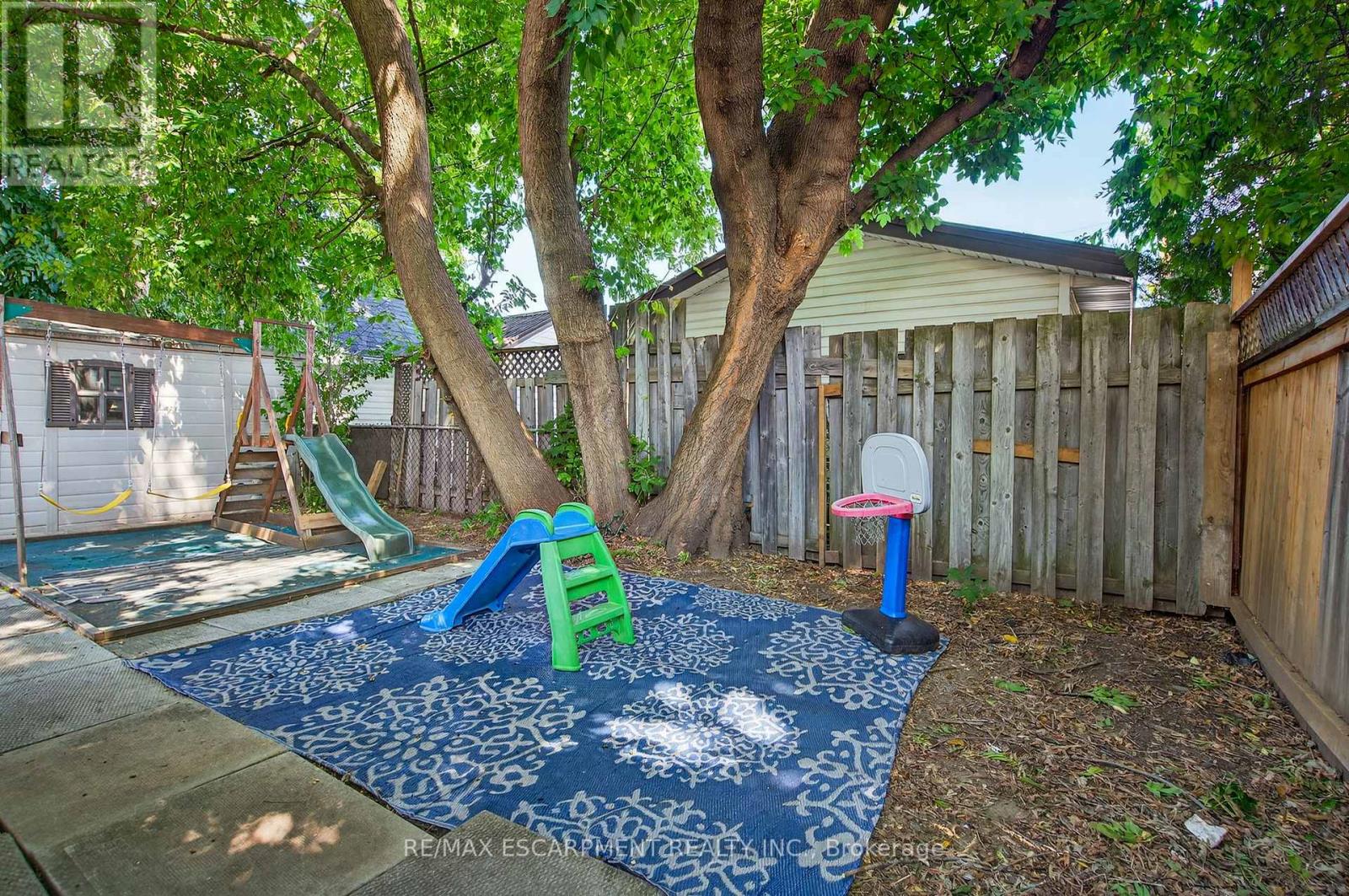 Photo 22 of 146 Normanhurst Avenue W, Hamilton ON