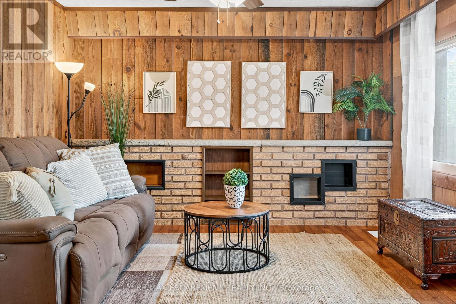 Photo 10 of 146 Normanhurst Avenue W, Hamilton ON