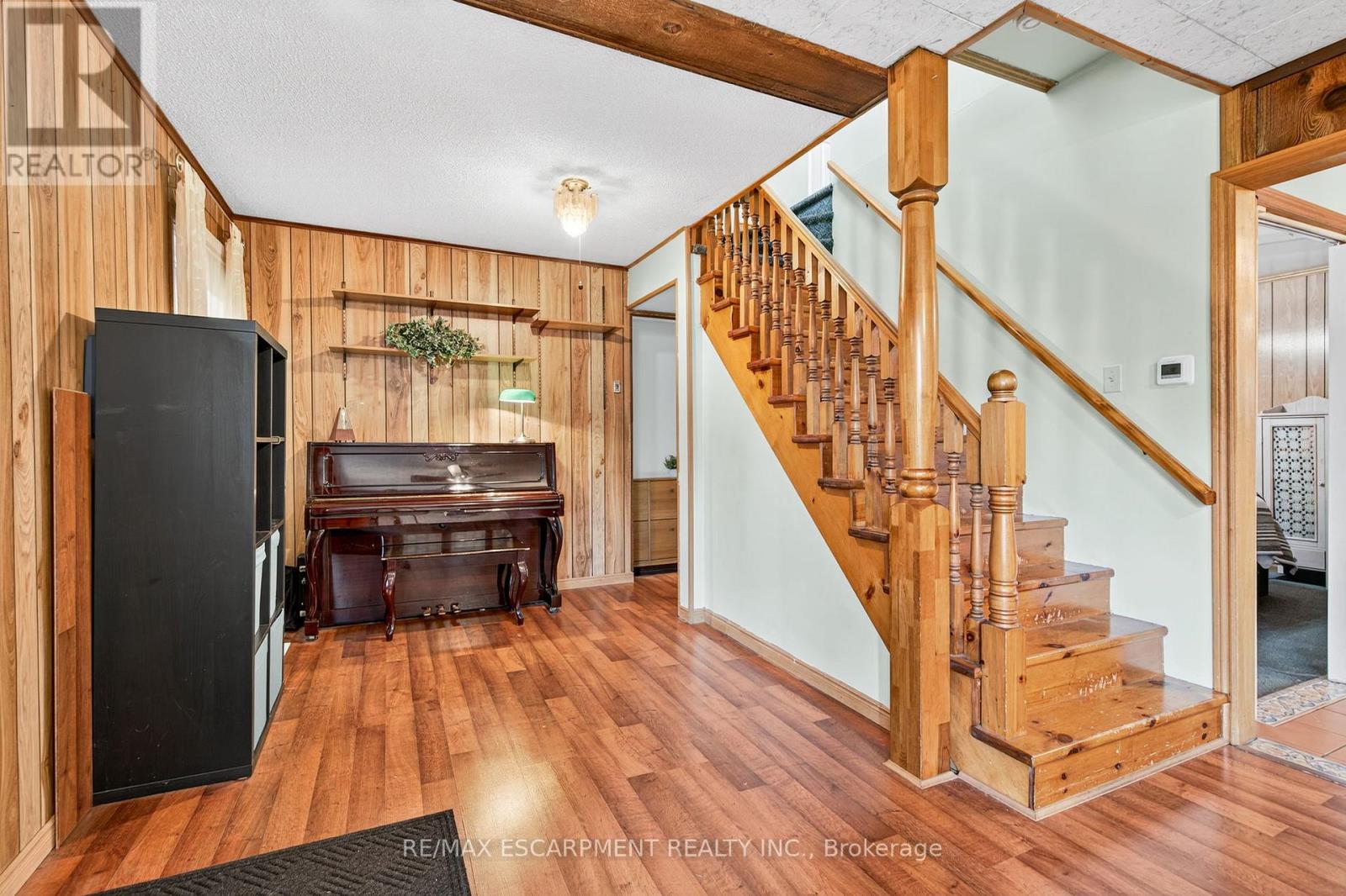 Photo 11 of 146 Normanhurst Avenue W, Hamilton ON