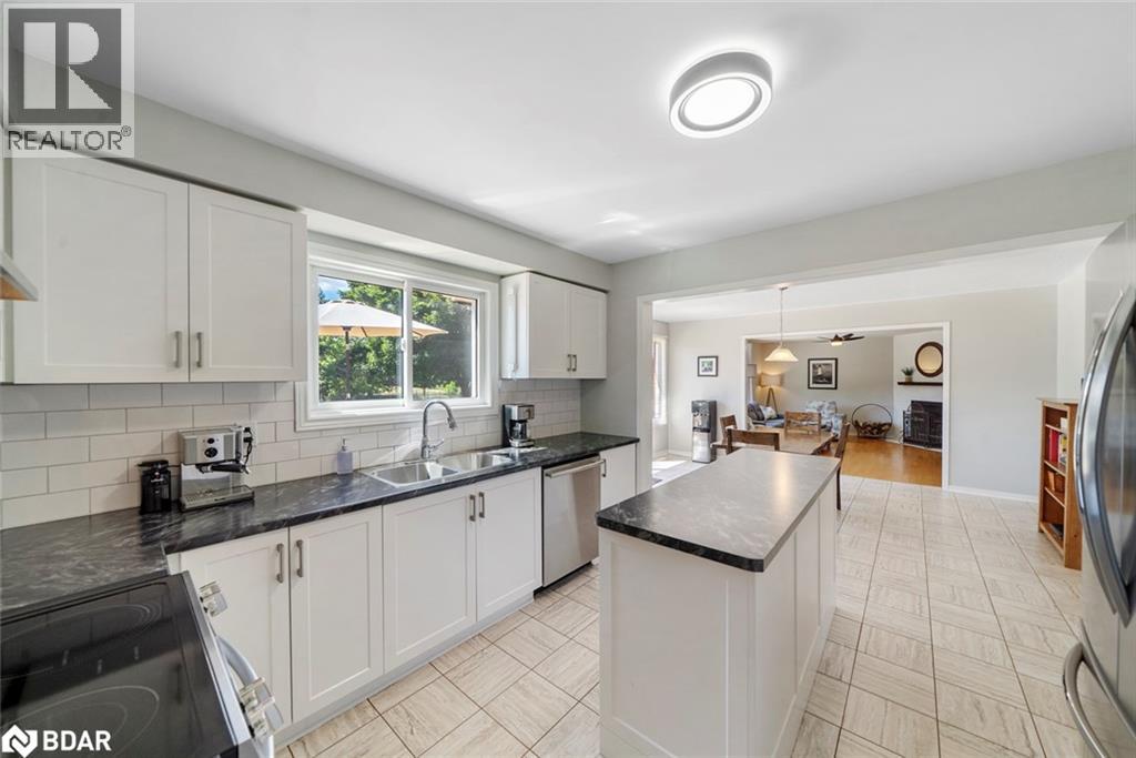 Photo 5 of 2725 Shering Crescent, Innisfil ON