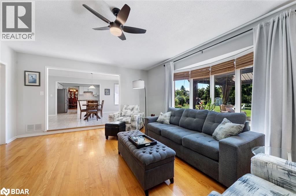 Photo 3 of 2725 Shering Crescent, Innisfil ON