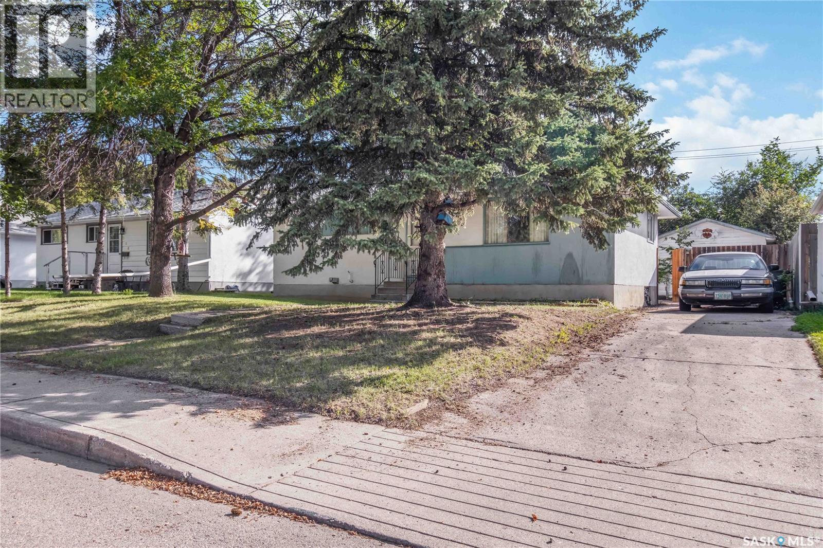 Photo 4 of 904 X Avenue N, Saskatoon SK