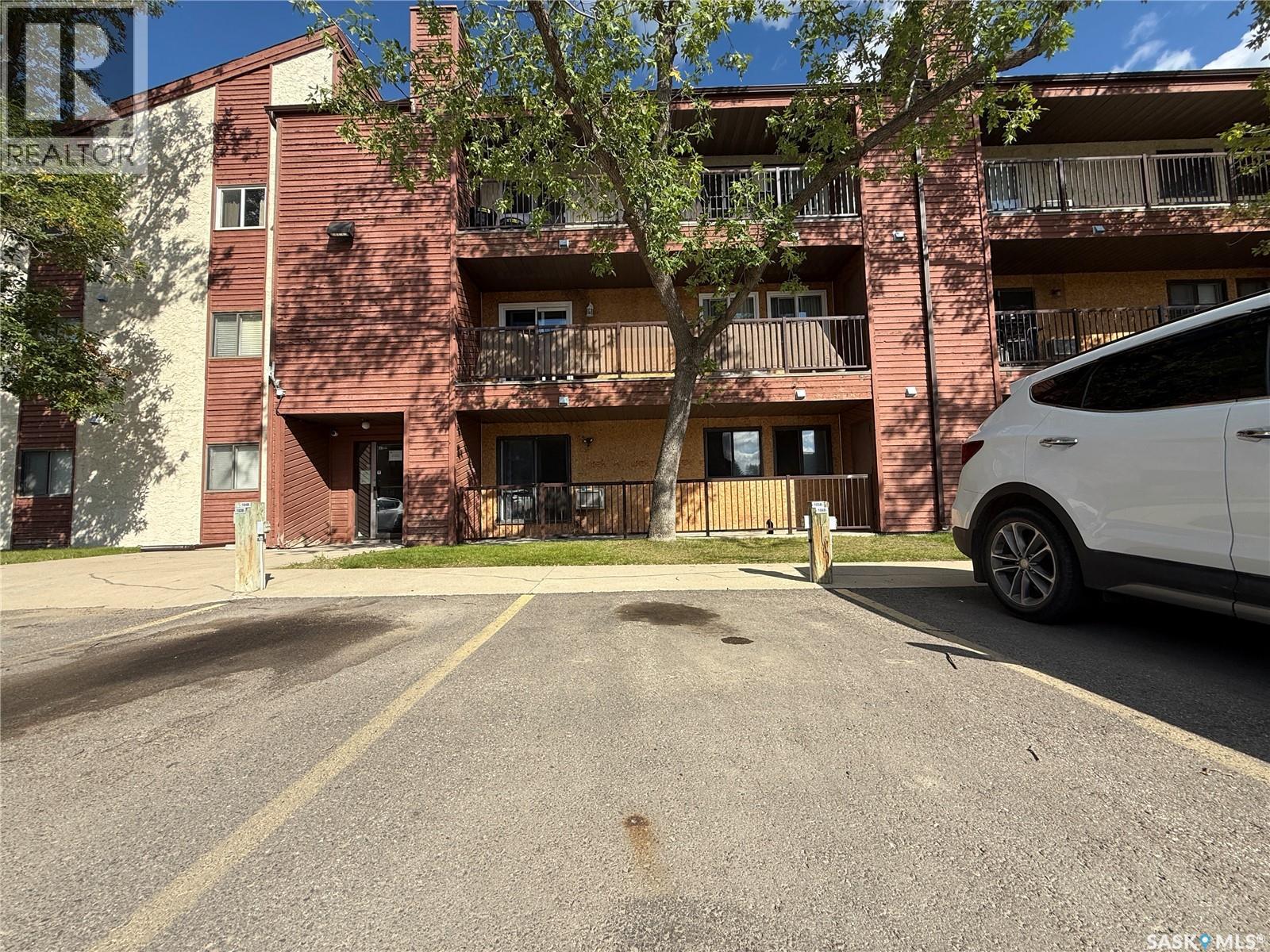 Photo 4 of 105 B 4040 8th Street E, Saskatoon SK