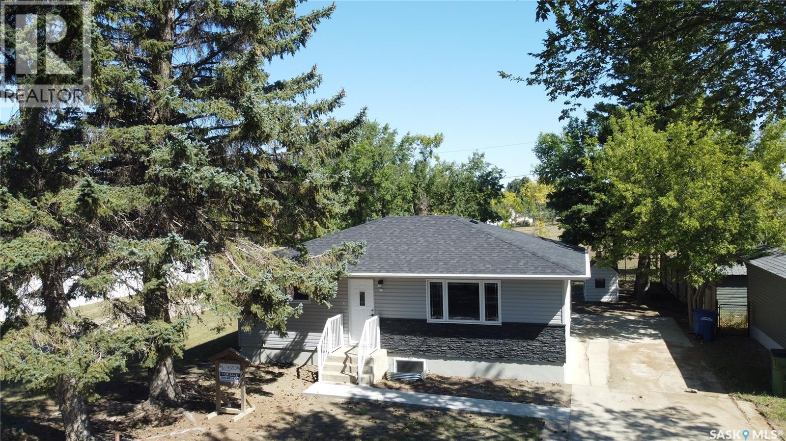 Photo 1 of 1143 13 Th Avenue Nw, Moose Jaw SK