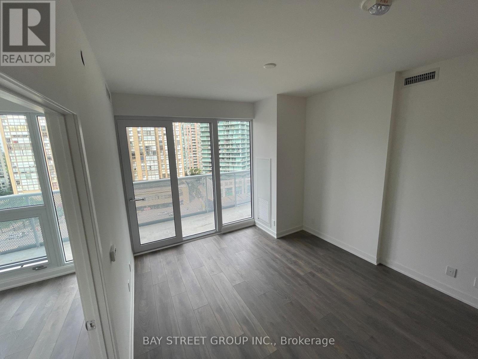 Photo 5 of 904 15 Holmes Avenue, Toronto ON