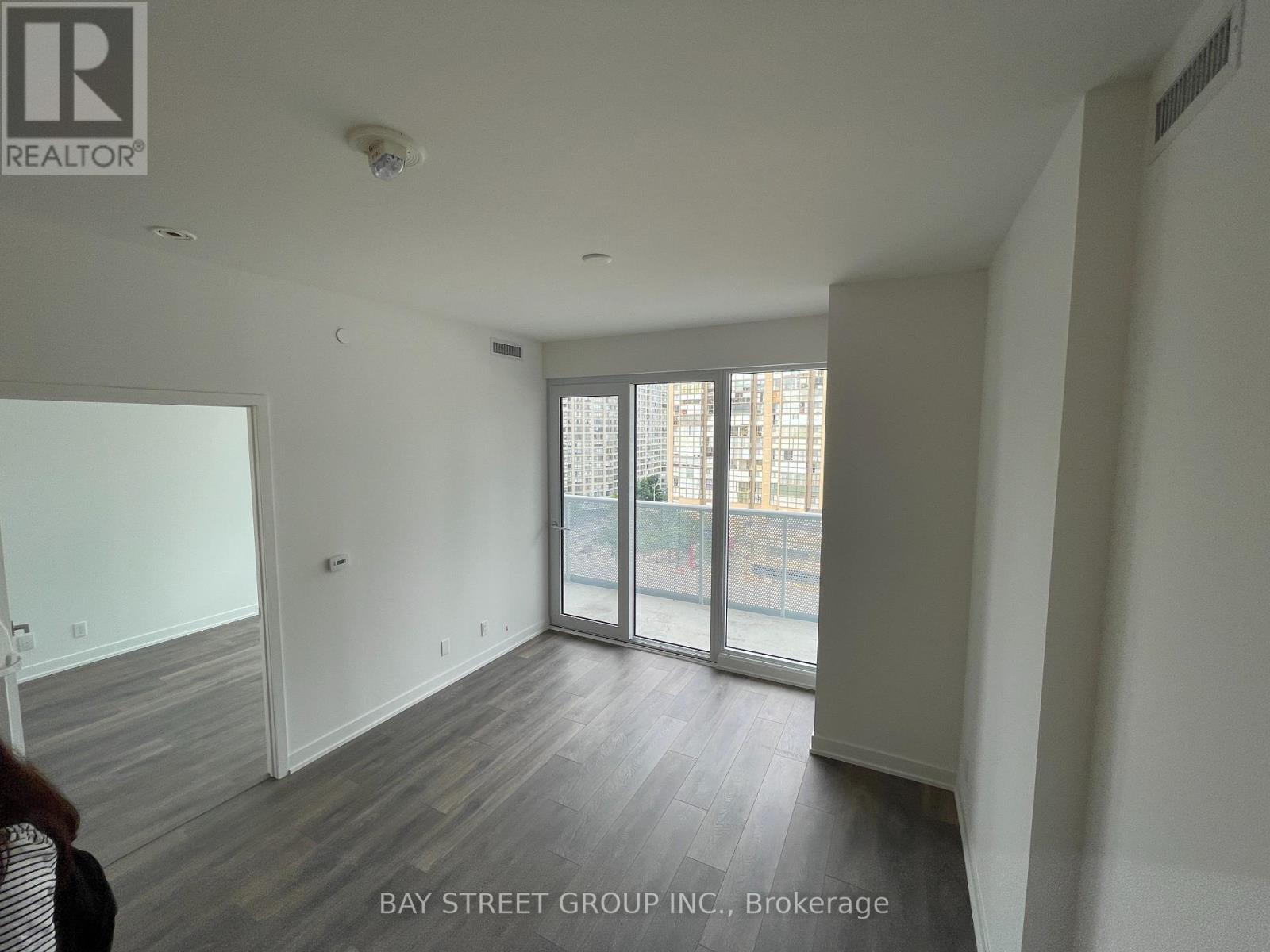 Photo 4 of 904 15 Holmes Avenue, Toronto ON