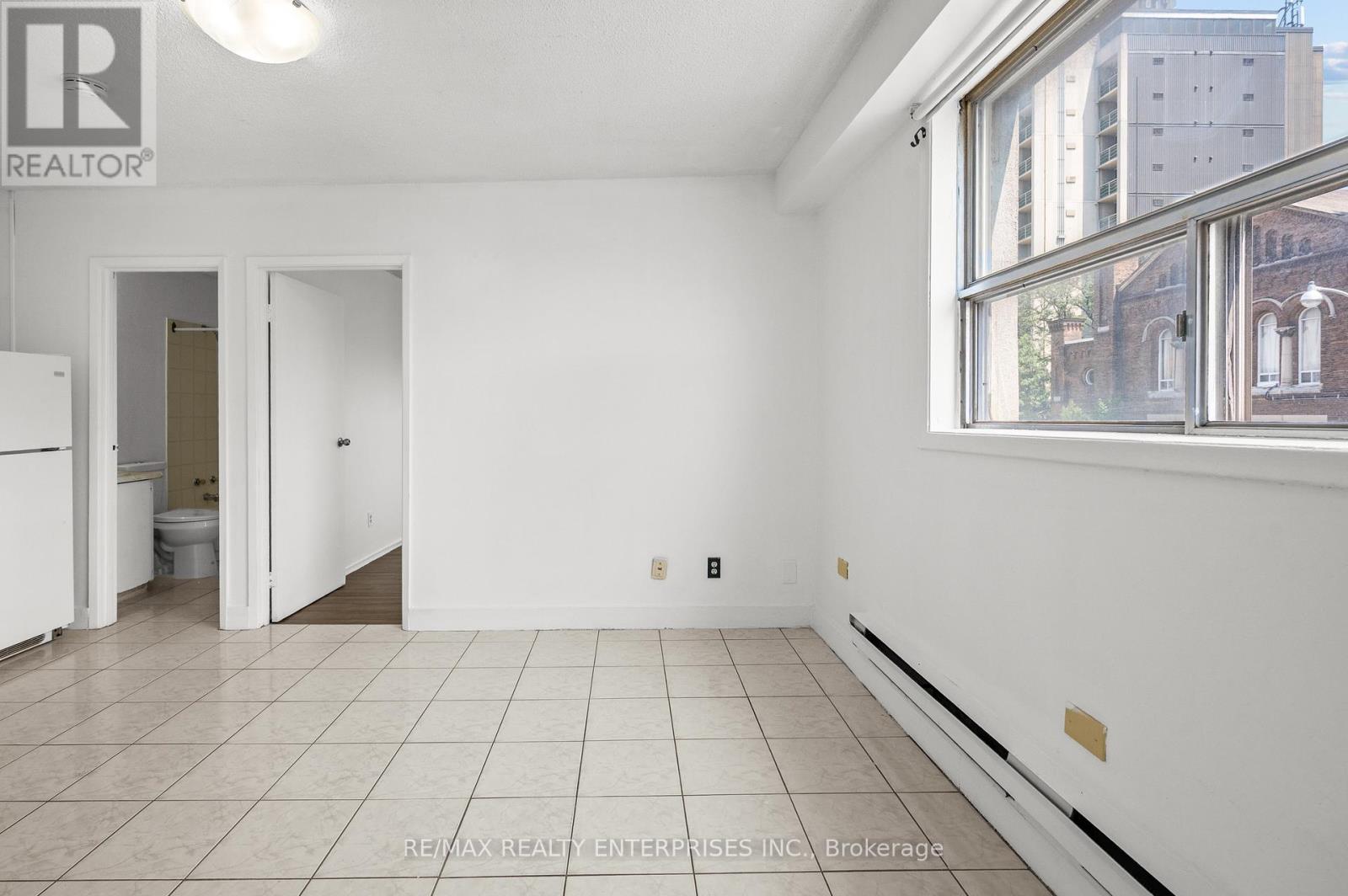 Photo 16 of 4 638 Dufferin Street, Toronto ON