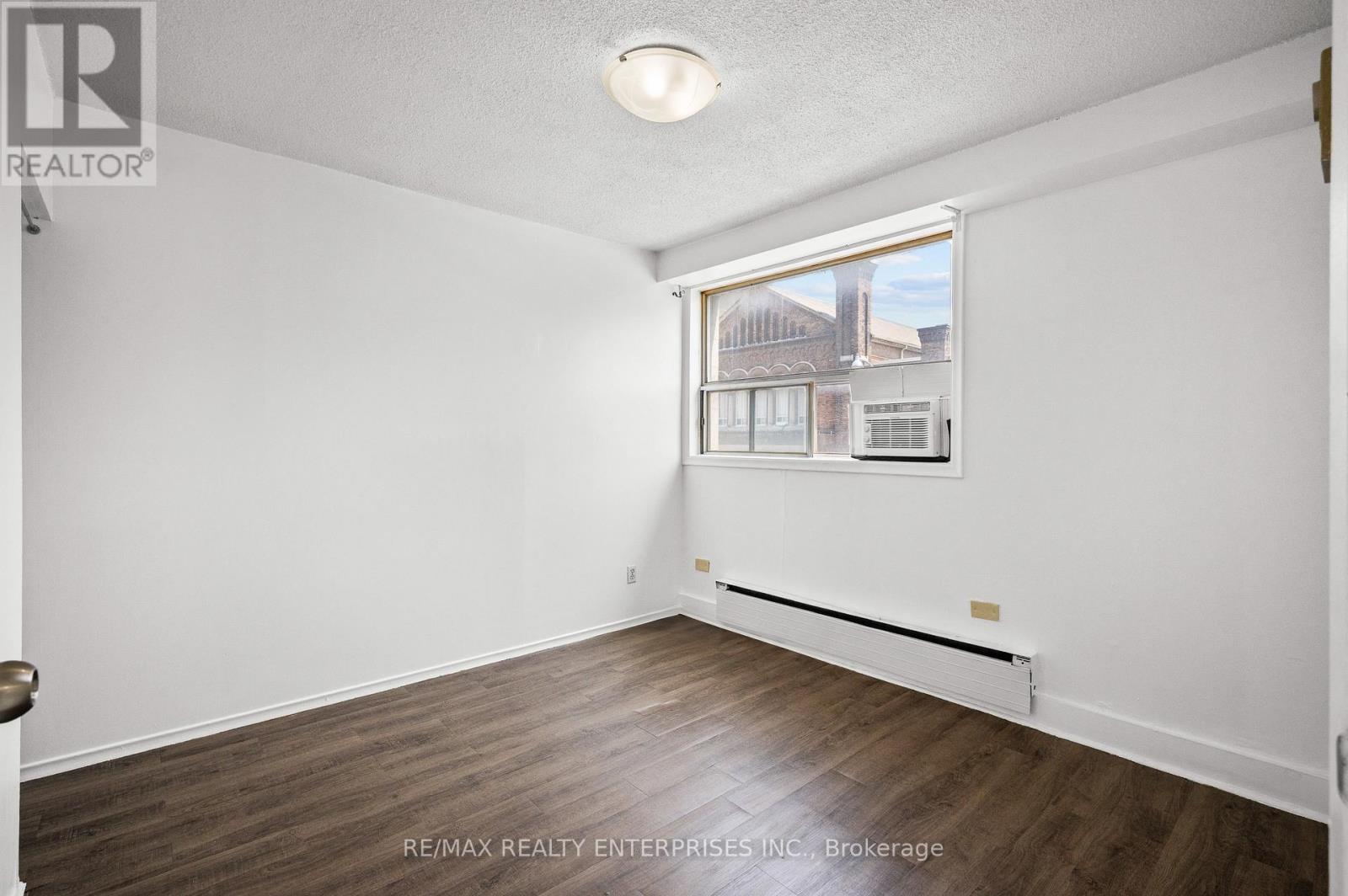 Photo 2 of 4 638 Dufferin Street, Toronto ON