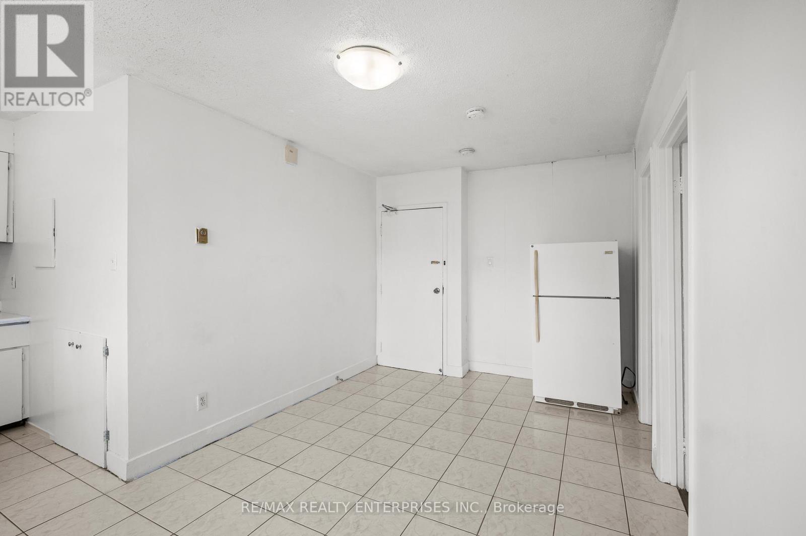 Photo 12 of 4 638 Dufferin Street, Toronto ON