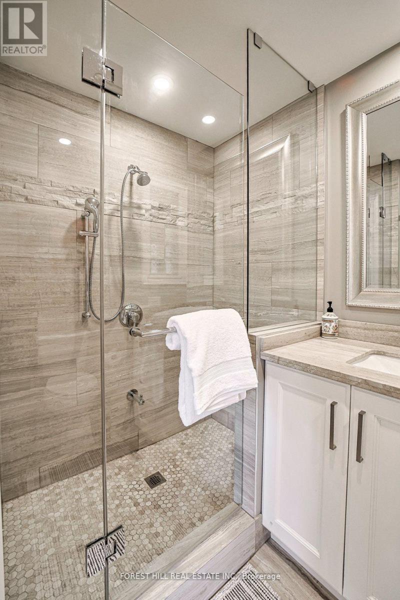 Photo 33 of 160 Banbury Road, Toronto ON