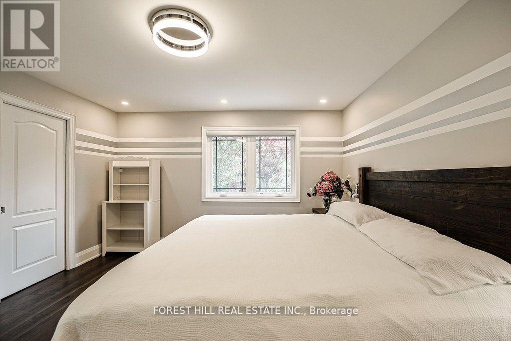 Photo 5 of 160 Banbury Road, Toronto ON