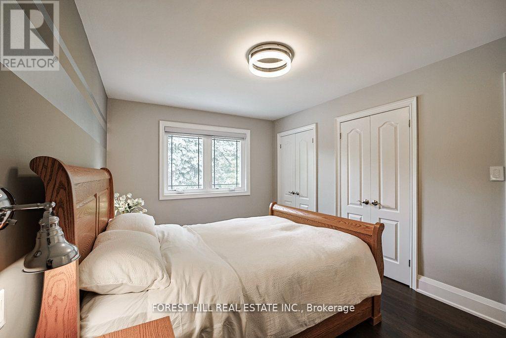 Photo 4 of 160 Banbury Road, Toronto ON