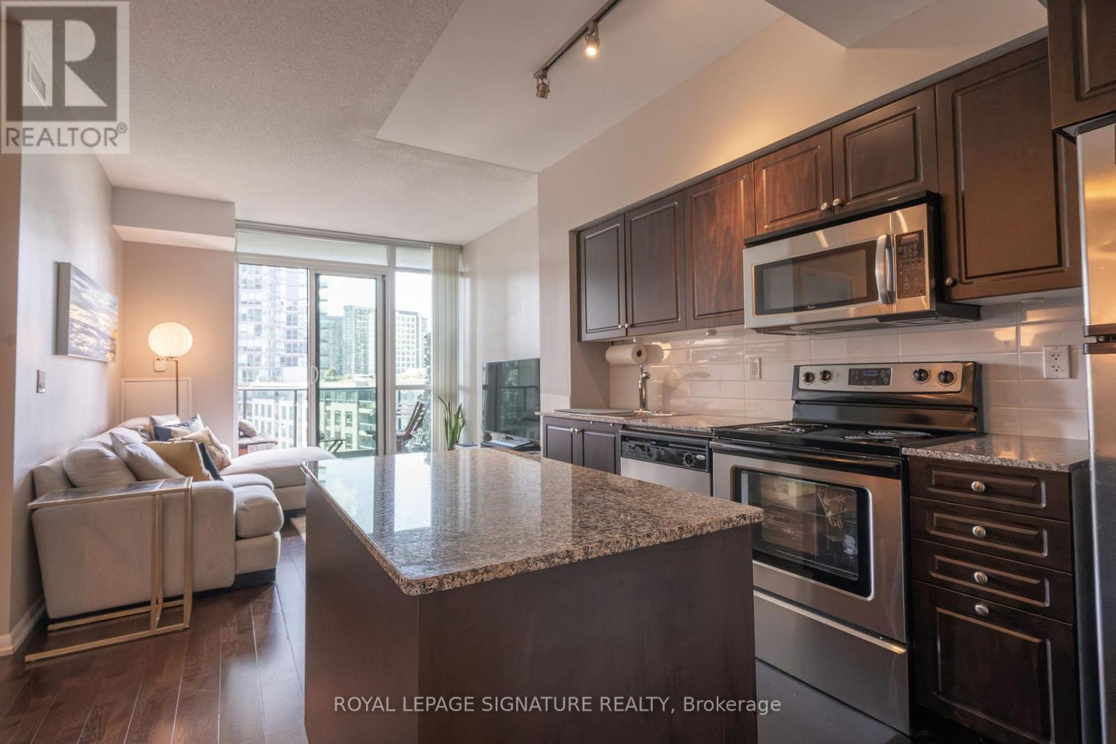 Photo 13 of 884 209 Fort York Boulevard, Toronto ON