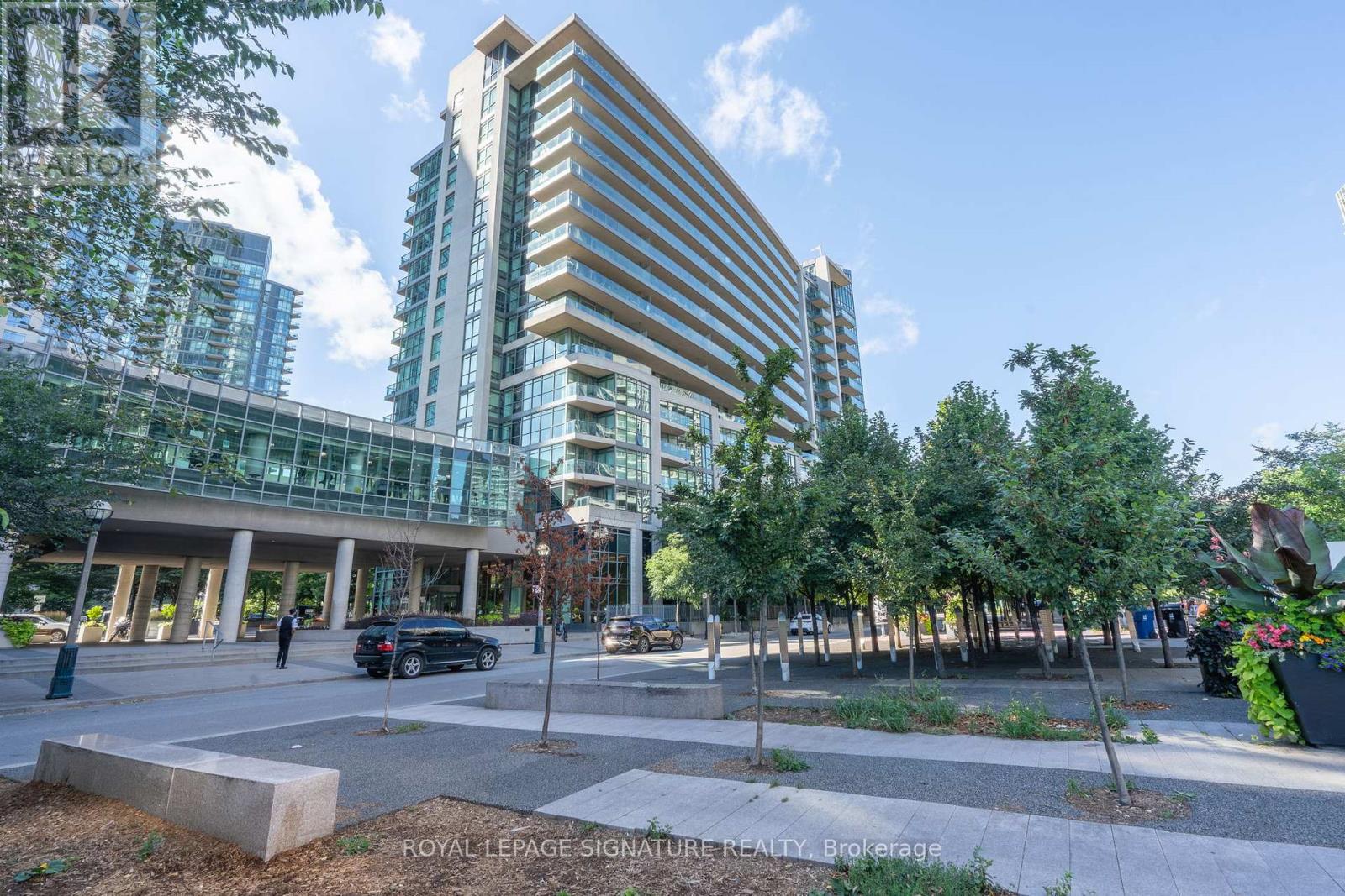 Photo 2 of 884 209 Fort York Boulevard, Toronto ON