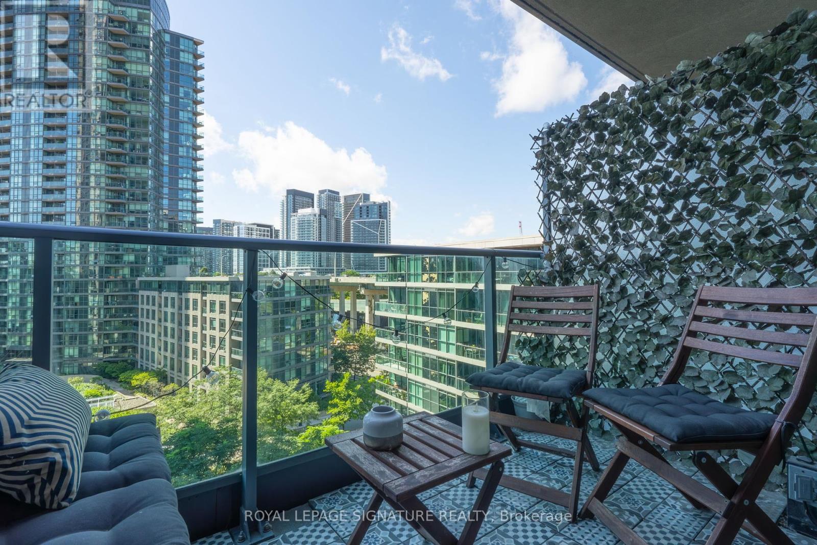 Photo 4 of 884 209 Fort York Boulevard, Toronto ON