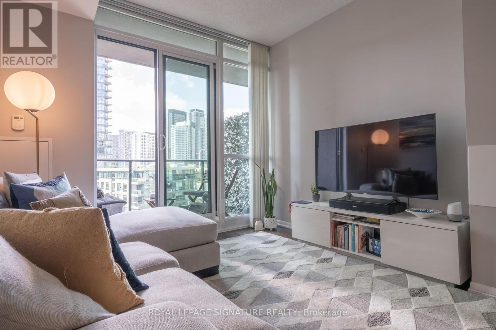Photo 12 of 884 209 Fort York Boulevard, Toronto ON
