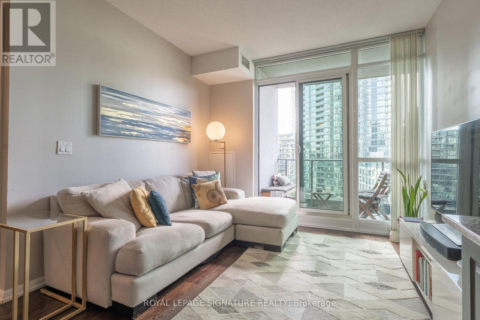 Photo 10 of 884 209 Fort York Boulevard, Toronto ON