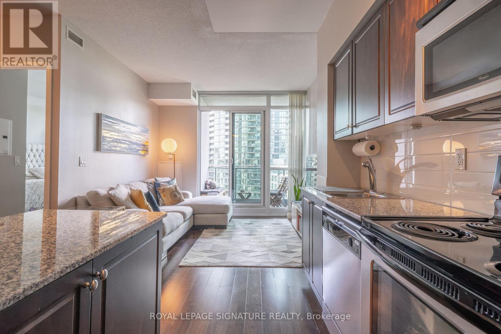 Photo 3 of 884 209 Fort York Boulevard, Toronto ON