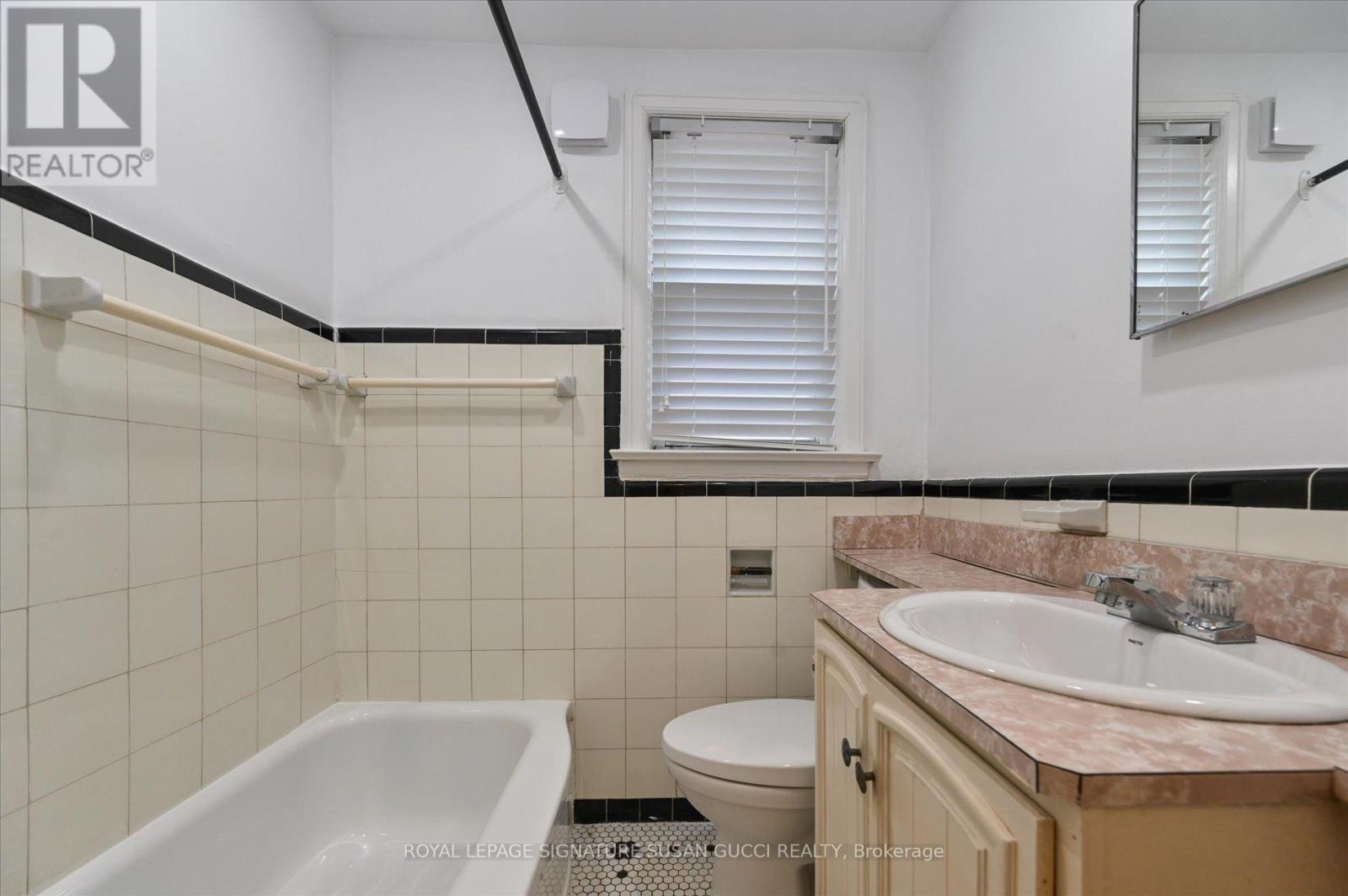 Photo 13 of 2747 St Clair Avenue E, Toronto ON