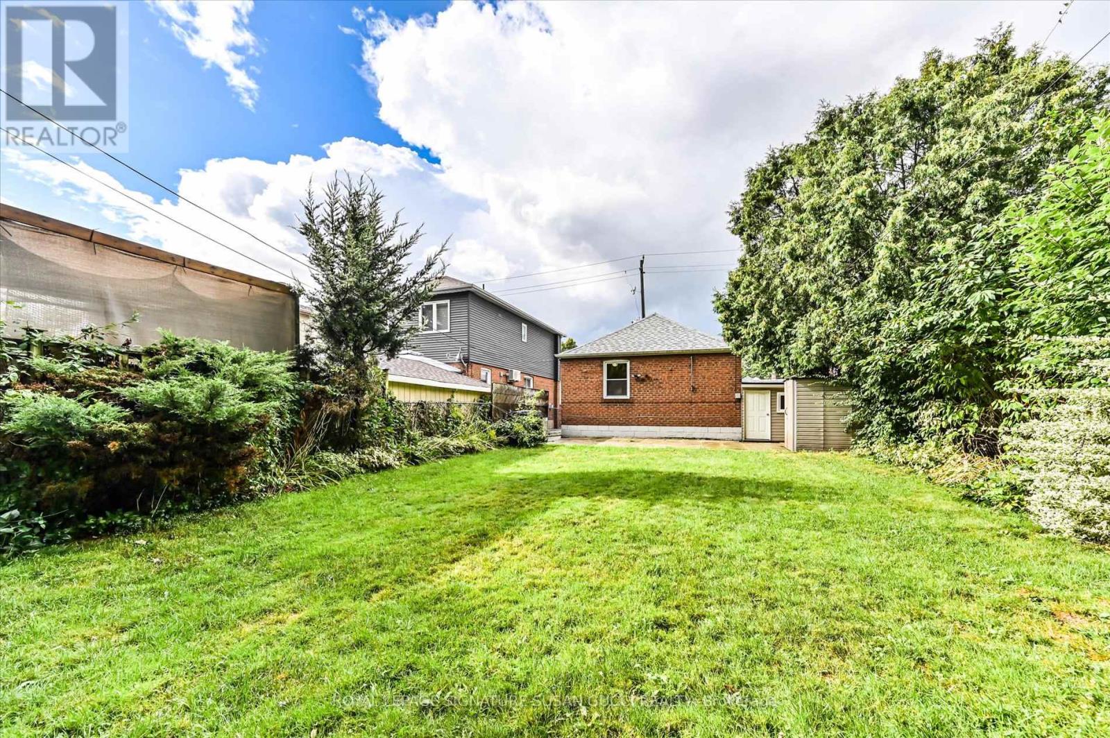 Photo 22 of 2747 St Clair Avenue E, Toronto ON