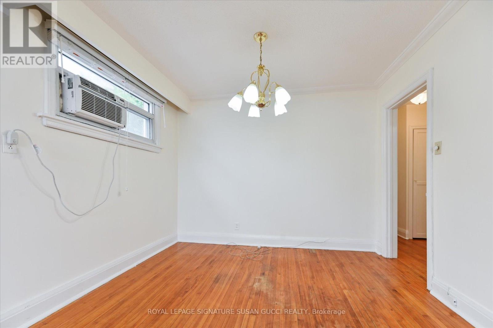 Photo 6 of 2747 St Clair Avenue E, Toronto ON