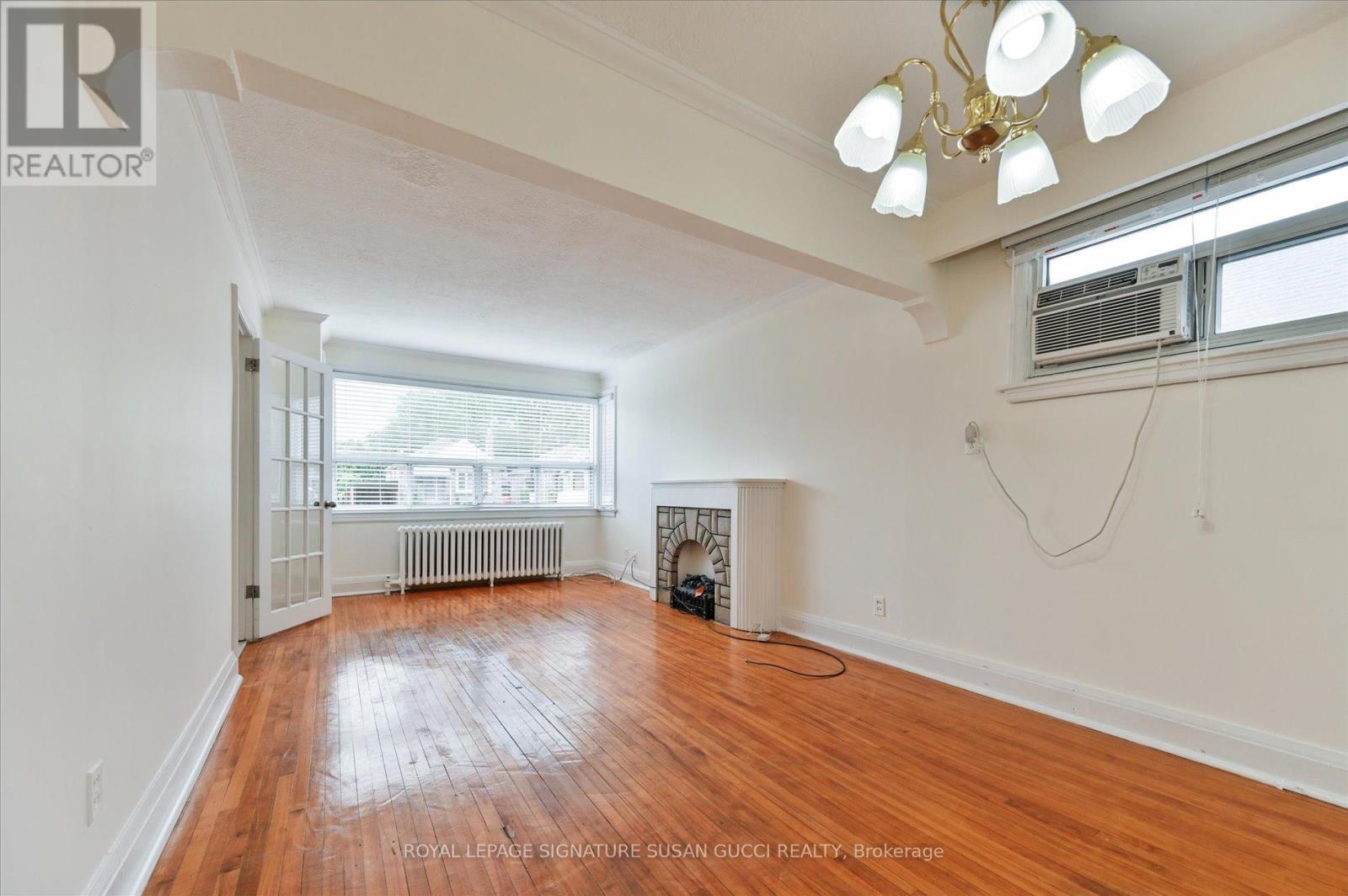 Photo 7 of 2747 St Clair Avenue E, Toronto ON