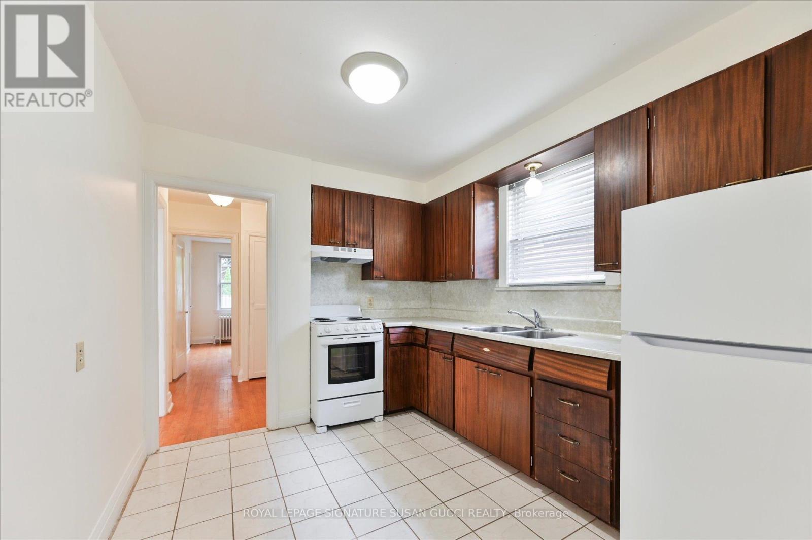 Photo 9 of 2747 St Clair Avenue E, Toronto ON