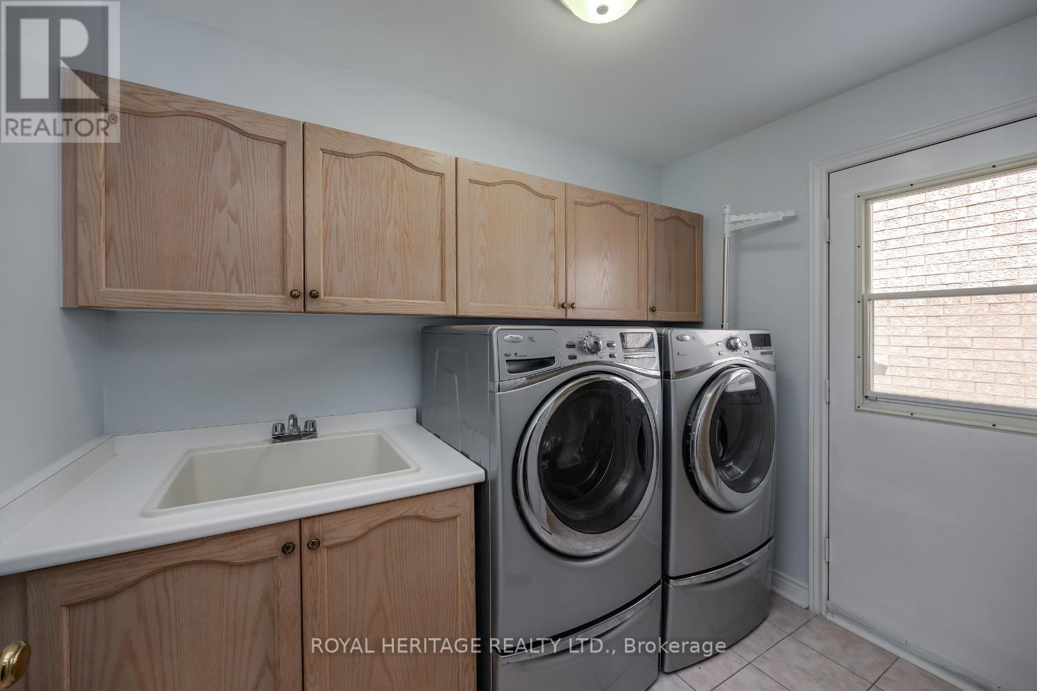 Photo 10 of 6 Strickland Drive, Ajax ON