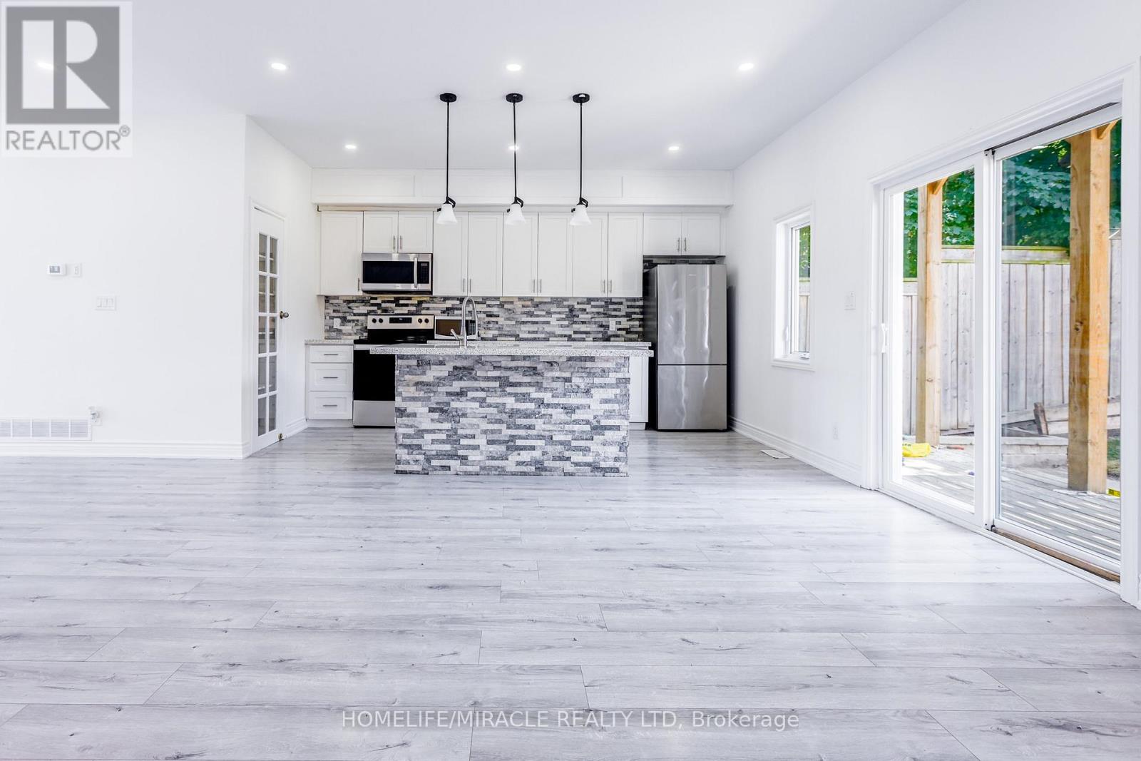 Photo 13 of 308 Nassau Street, Oshawa ON