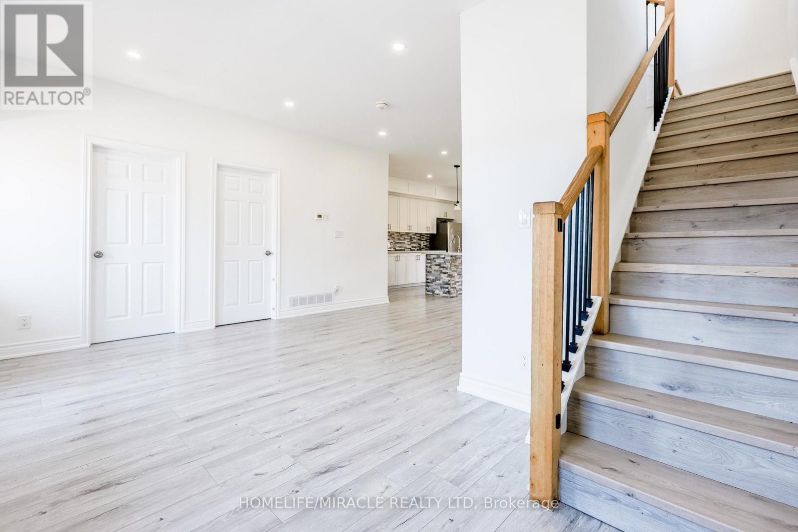 Photo 16 of 308 Nassau Street, Oshawa ON