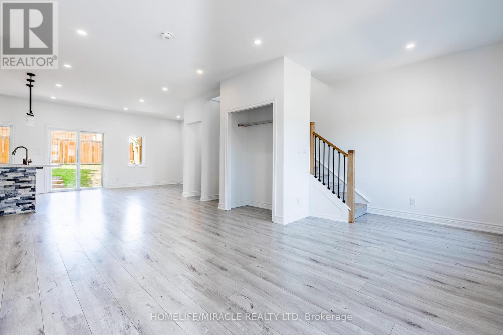 Photo 2 of 308 Nassau Street, Oshawa ON