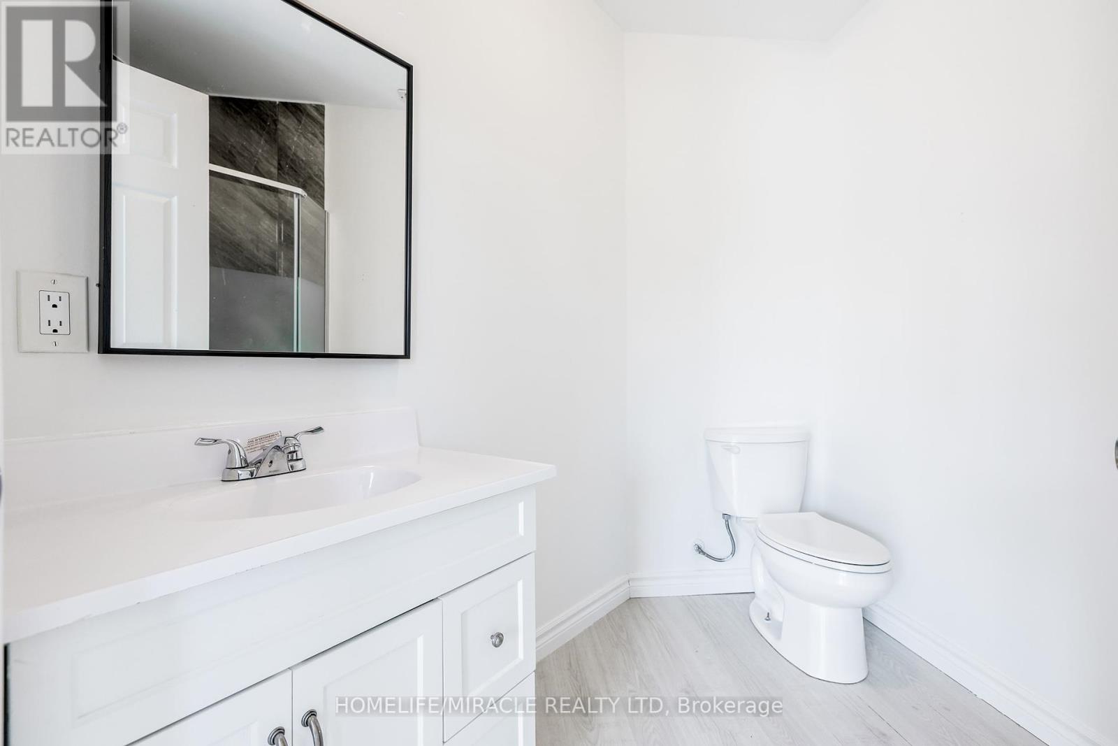 Photo 25 of 308 Nassau Street, Oshawa ON