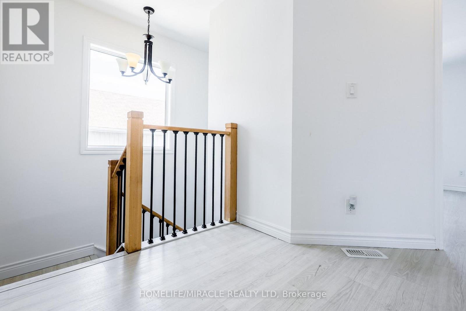Photo 26 of 308 Nassau Street, Oshawa ON