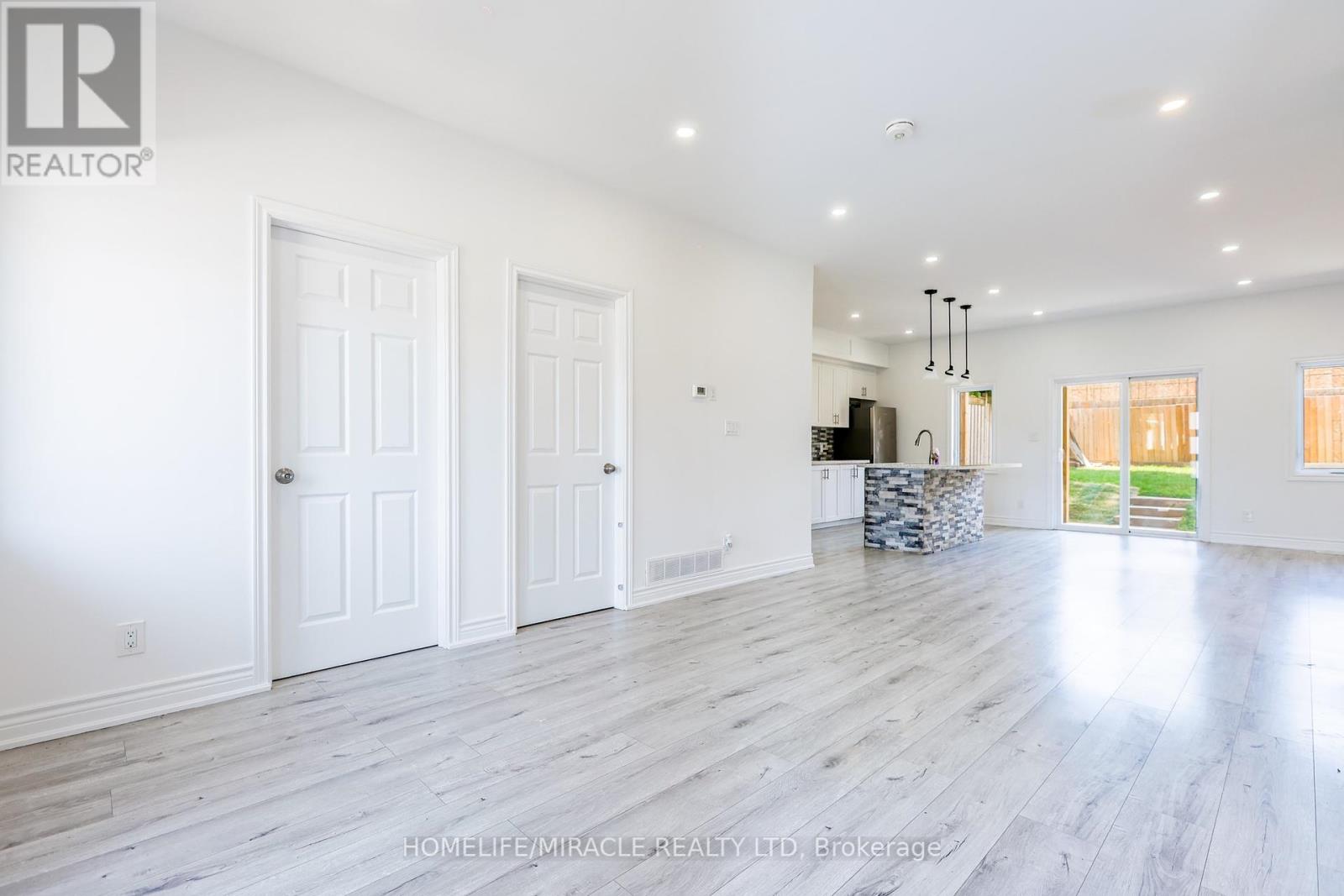 Photo 3 of 308 Nassau Street, Oshawa ON