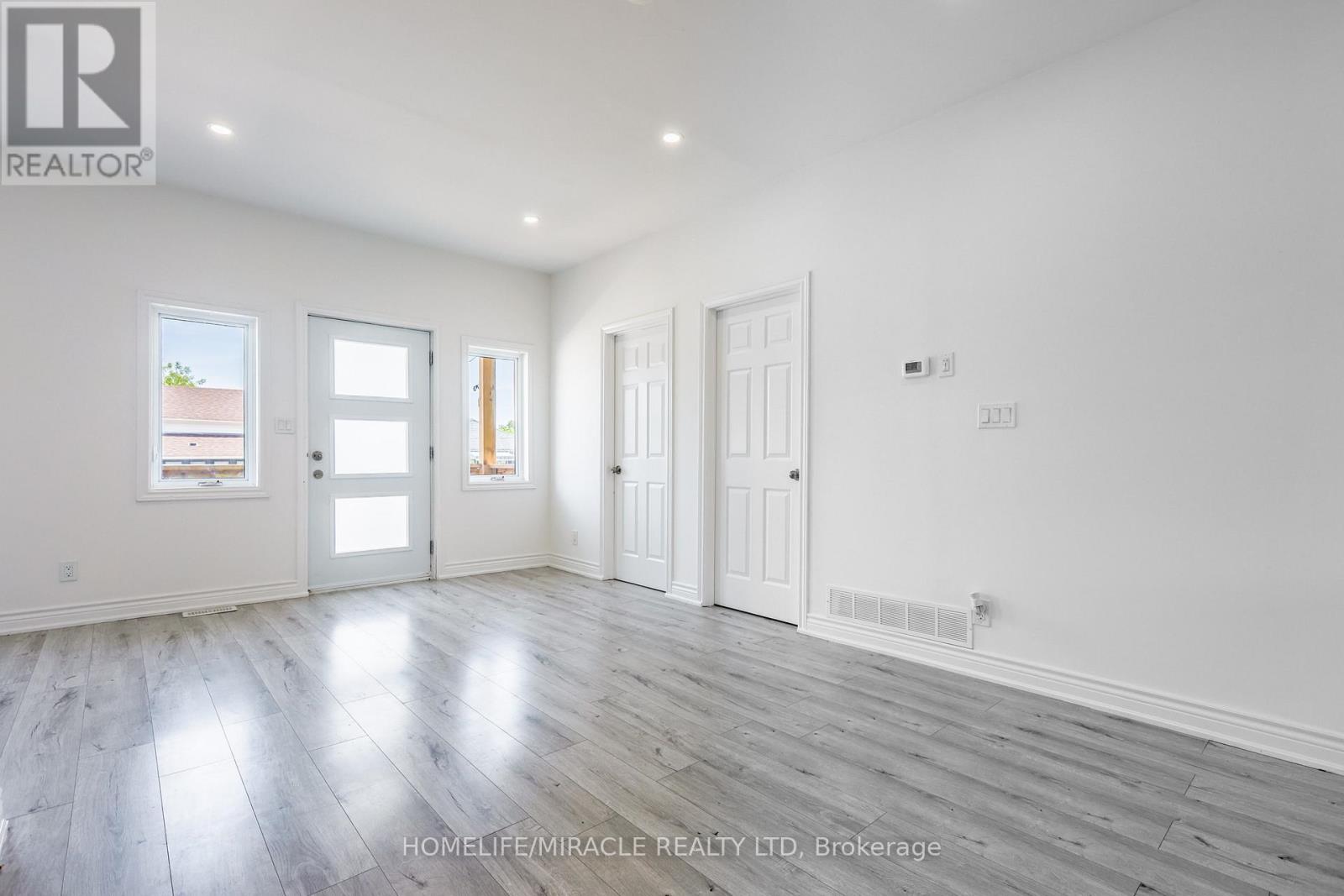 Photo 4 of 308 Nassau Street, Oshawa ON