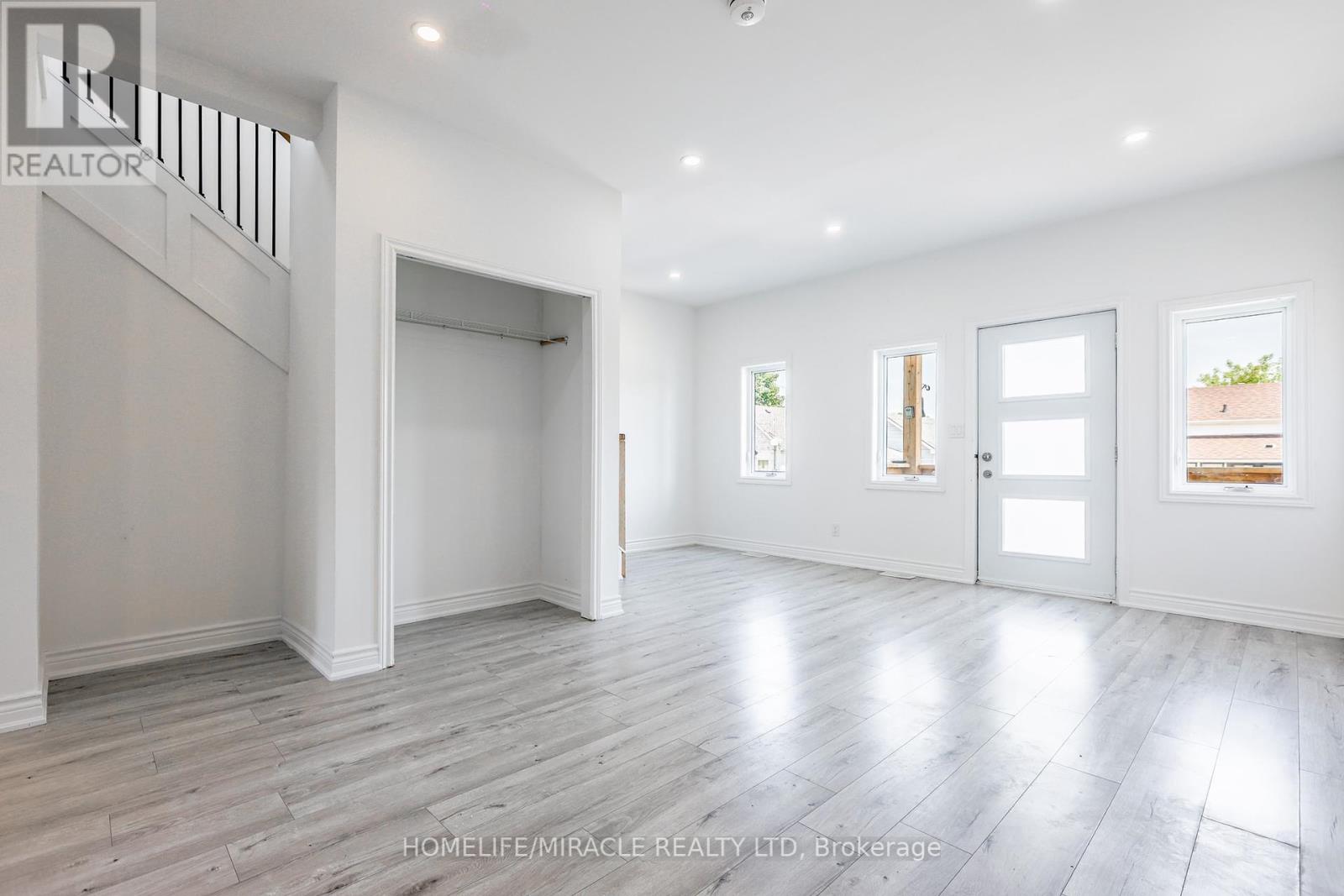 Photo 5 of 308 Nassau Street, Oshawa ON