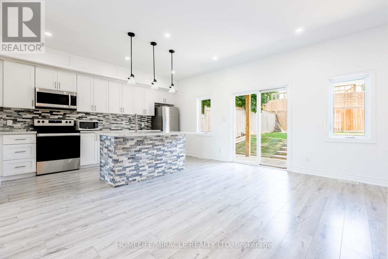Photo 6 of 308 Nassau Street, Oshawa ON