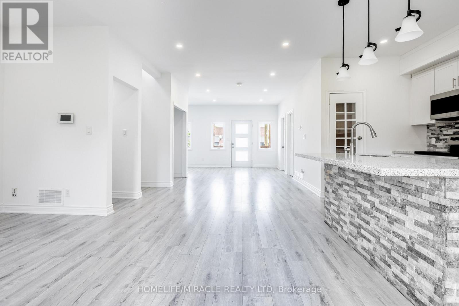 Photo 8 of 308 Nassau Street, Oshawa ON
