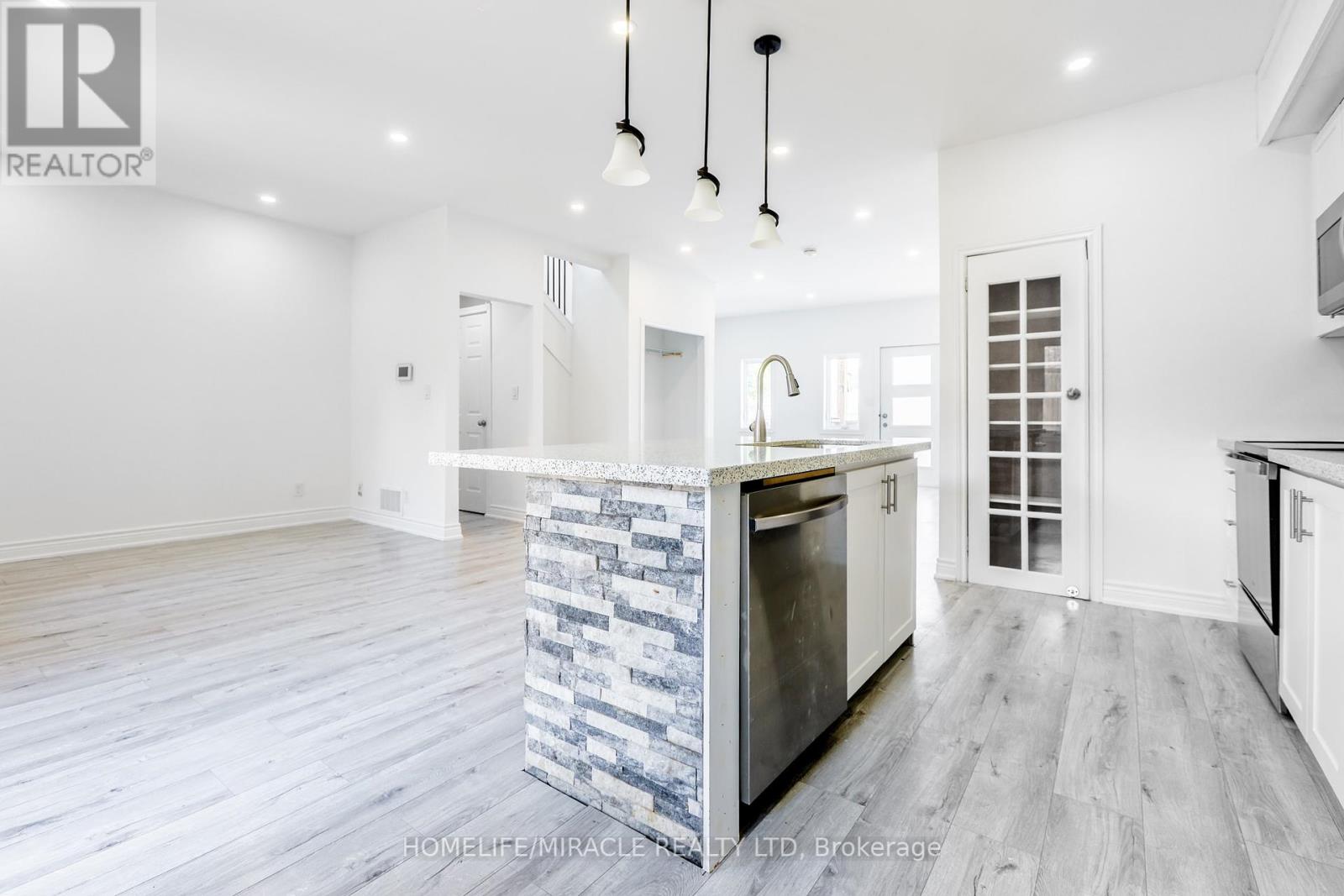 Photo 9 of 308 Nassau Street, Oshawa ON