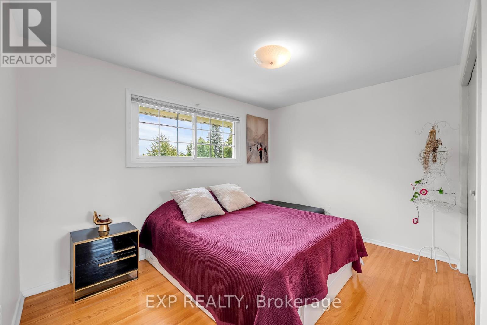 Photo 4 of 223 Violet Court, Oshawa ON