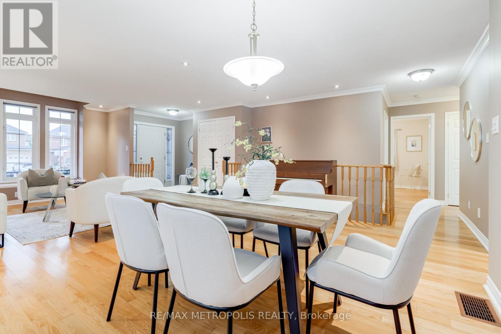 Photo 24 of 564 Blackwood Boulevard, Oshawa ON